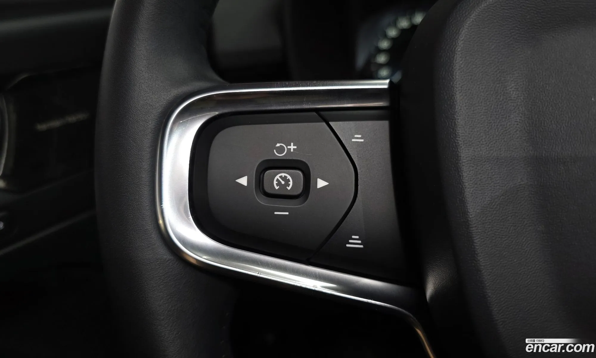 Volvo XC40 2020 YV1XZACACL2277245 — 6