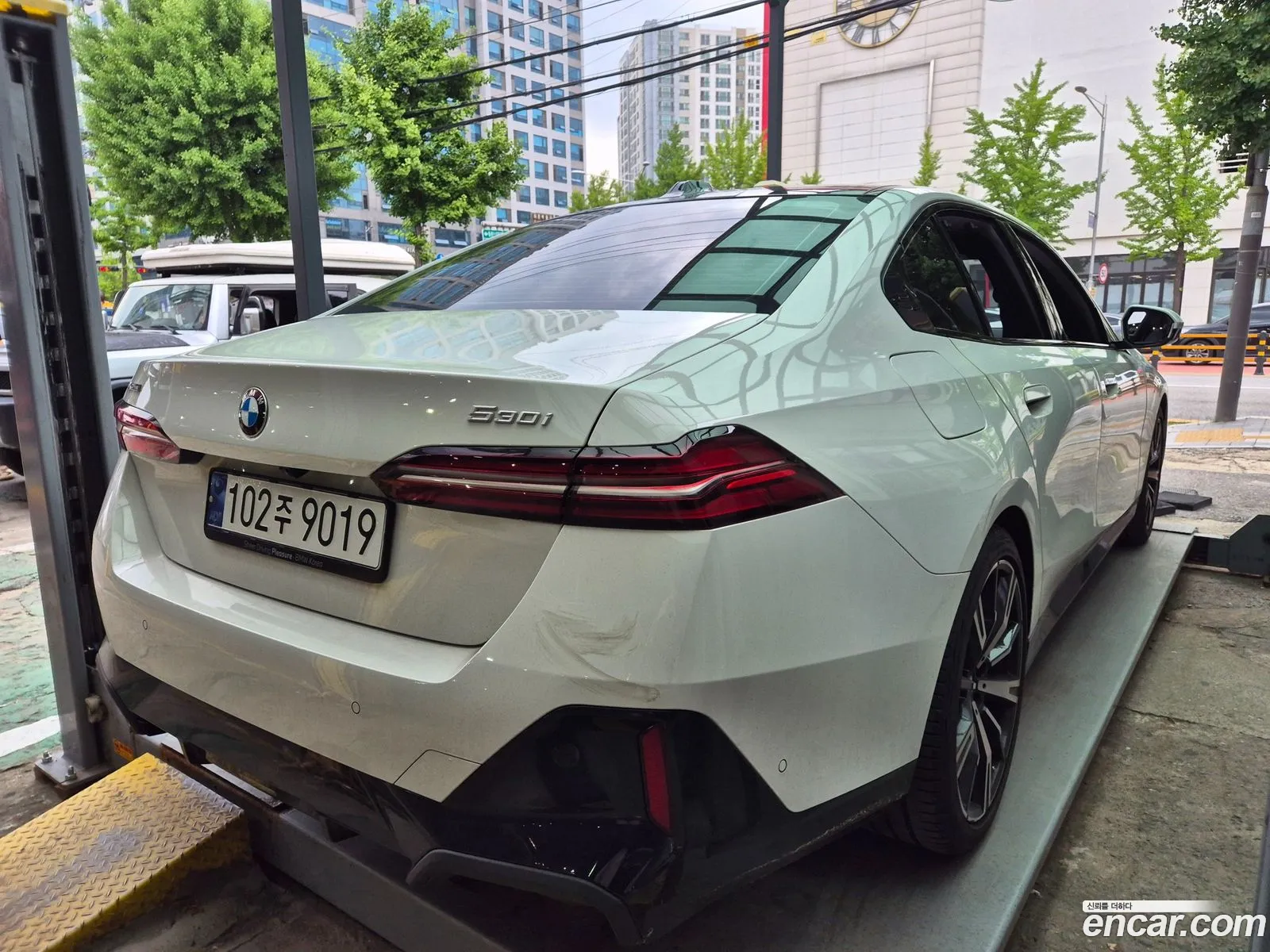 BMW 5 Series 2023 — 5