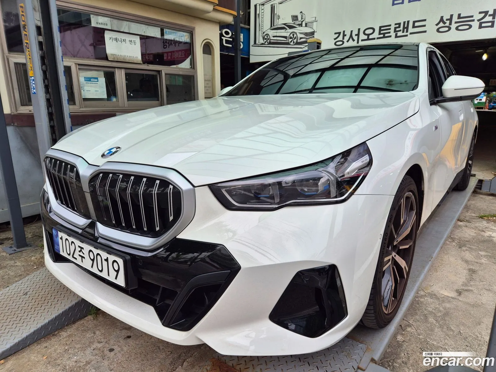 BMW 5 Series 2023 — 12