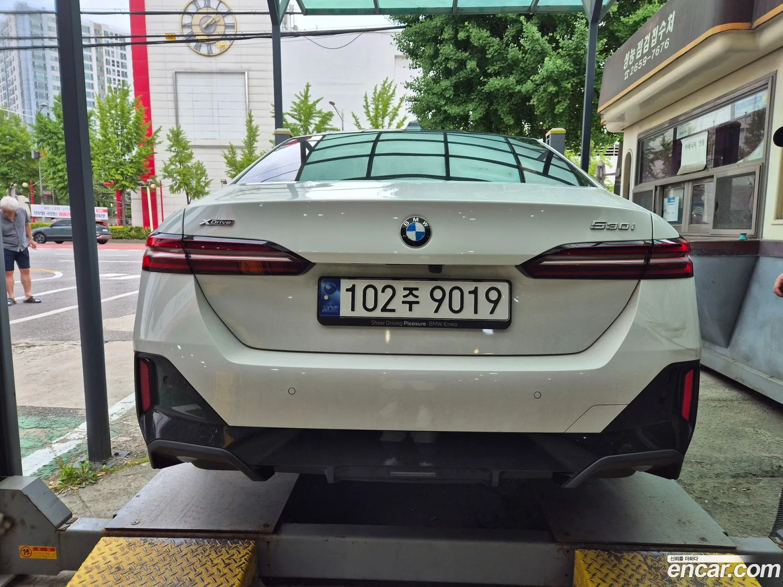 BMW 5 Series 2023 — 3