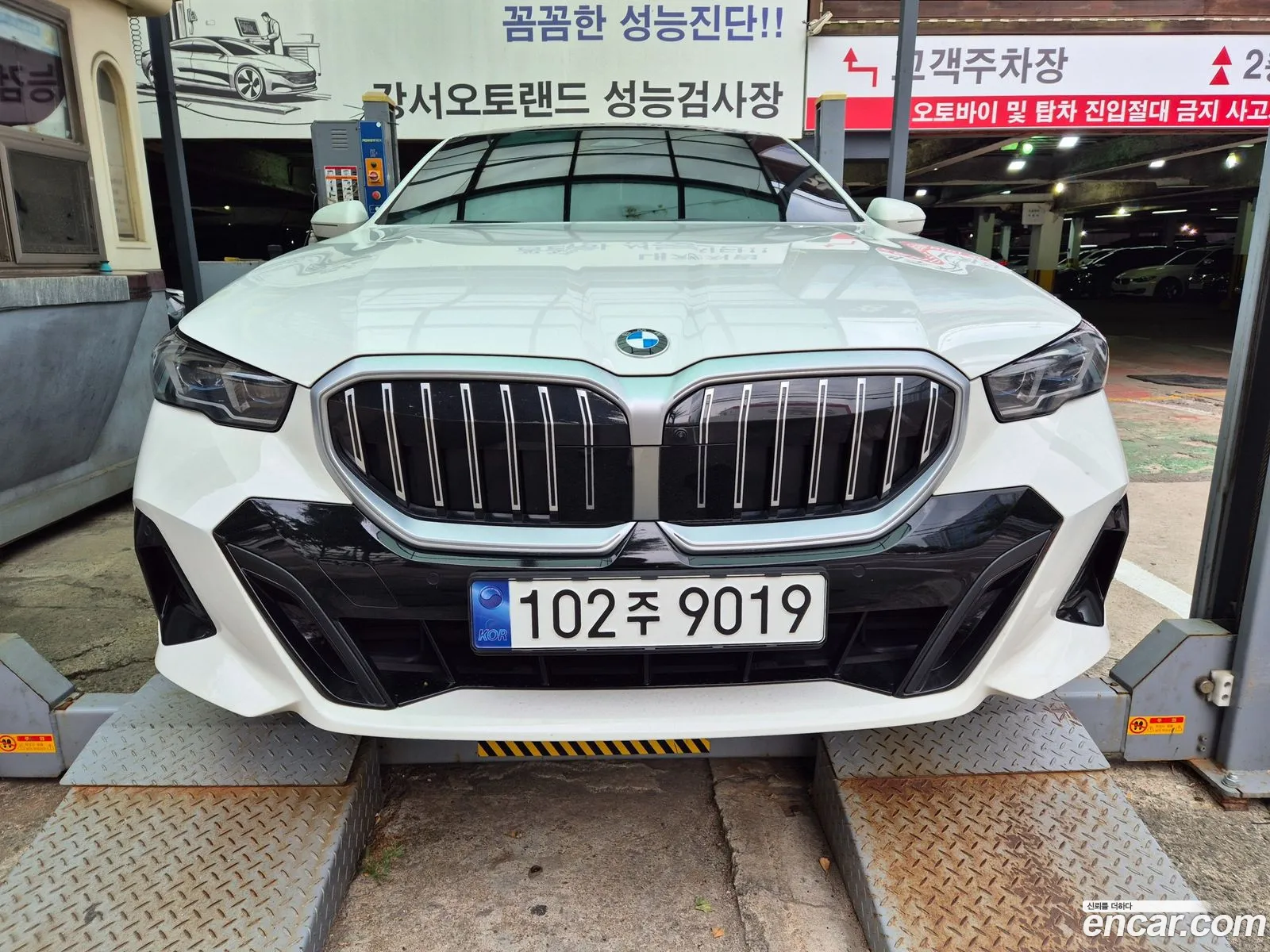 BMW 5 Series 2023 — 13