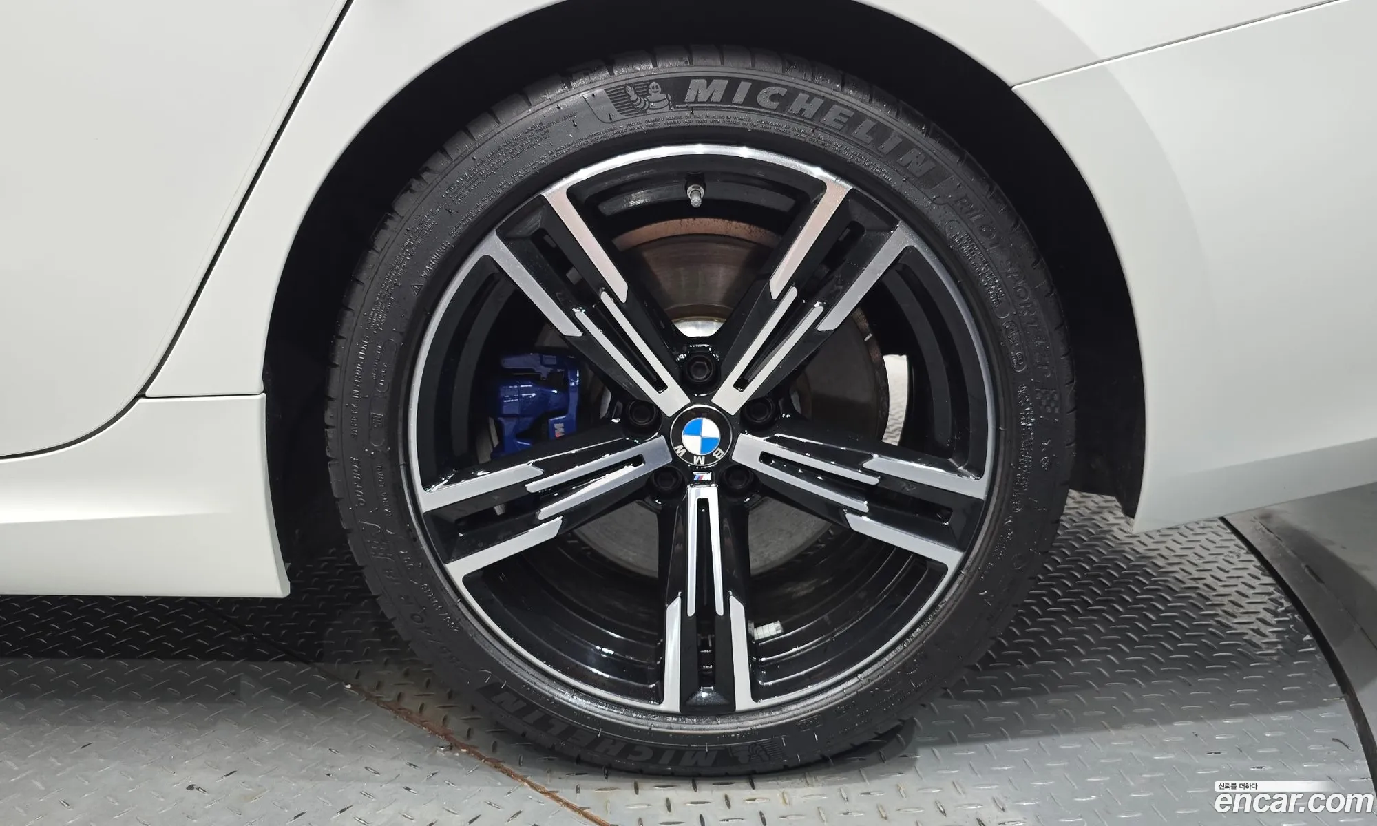 BMW 3 Series 2023 — 17