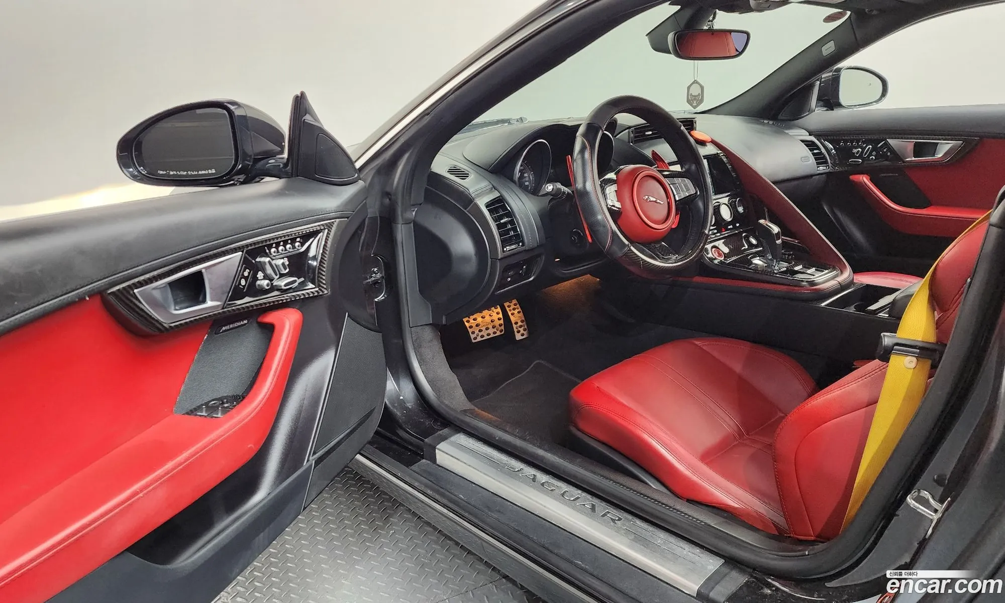 Jaguar F-Type 2014 SAJAA61C1F8K12477 — 3