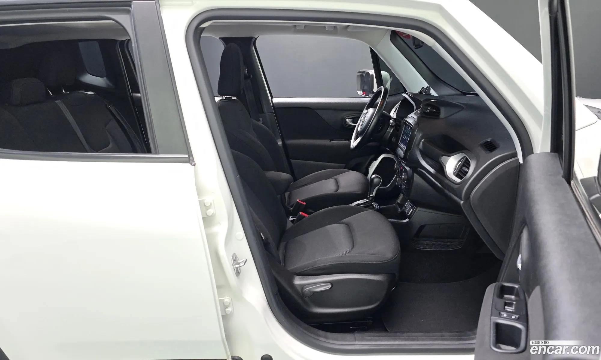 Jeep Renegade 2021 1C4NJCBB8MPM33632 — 33