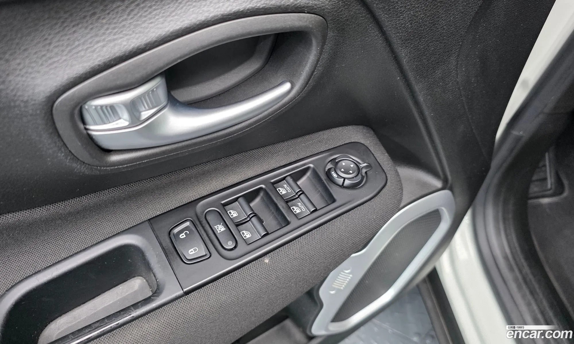 Jeep Renegade 2021 1C4NJCBB8MPM33632 — 24