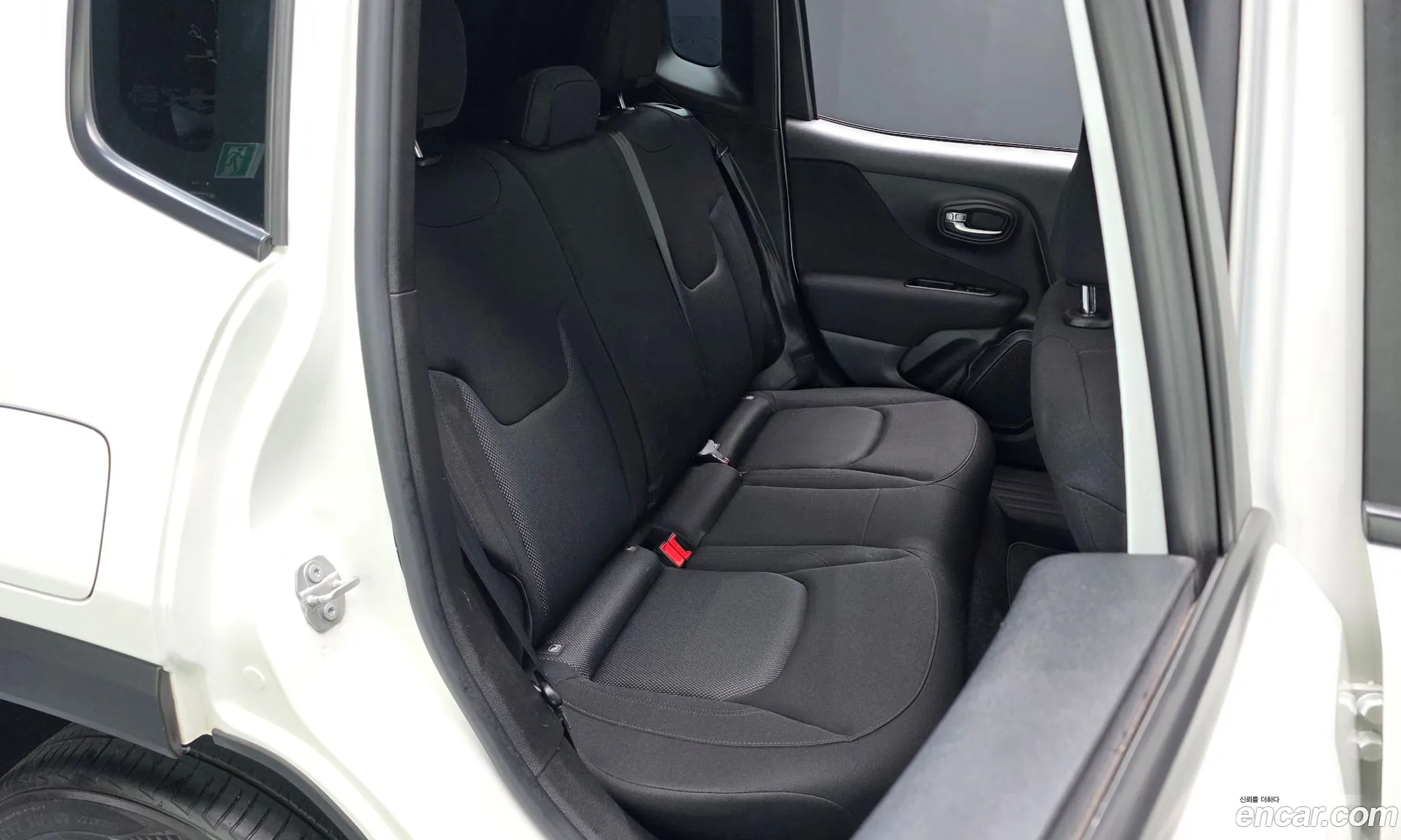Jeep Renegade 2021 1C4NJCBB8MPM33632 — 32