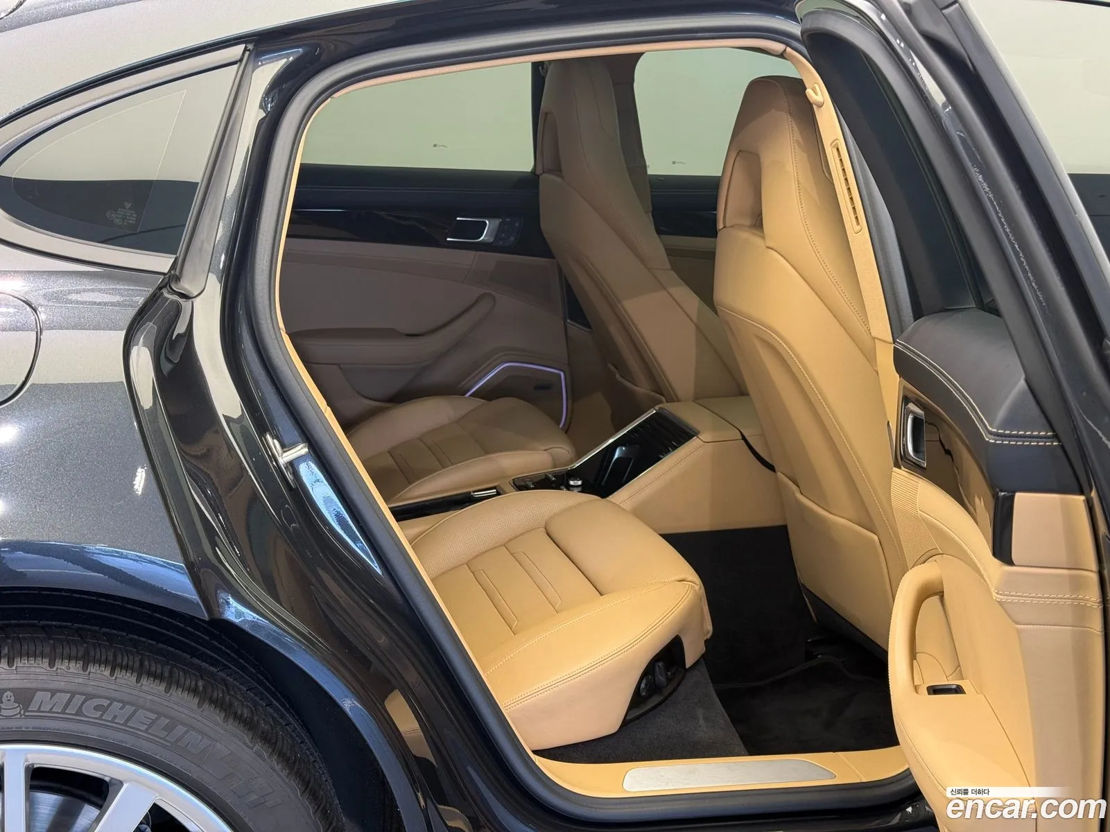 Porsche Panamera 2023 — 4
