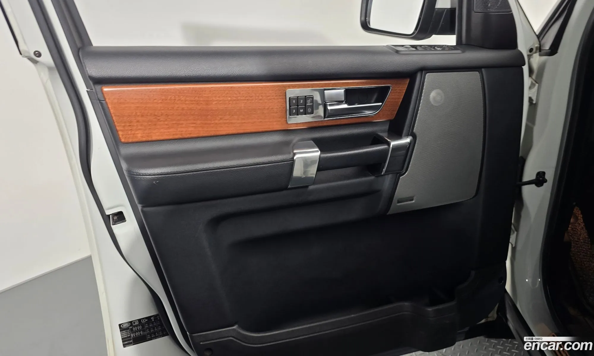 Land Rover Discovery 4 2013 SALLAAAG6DA699418 — 23
