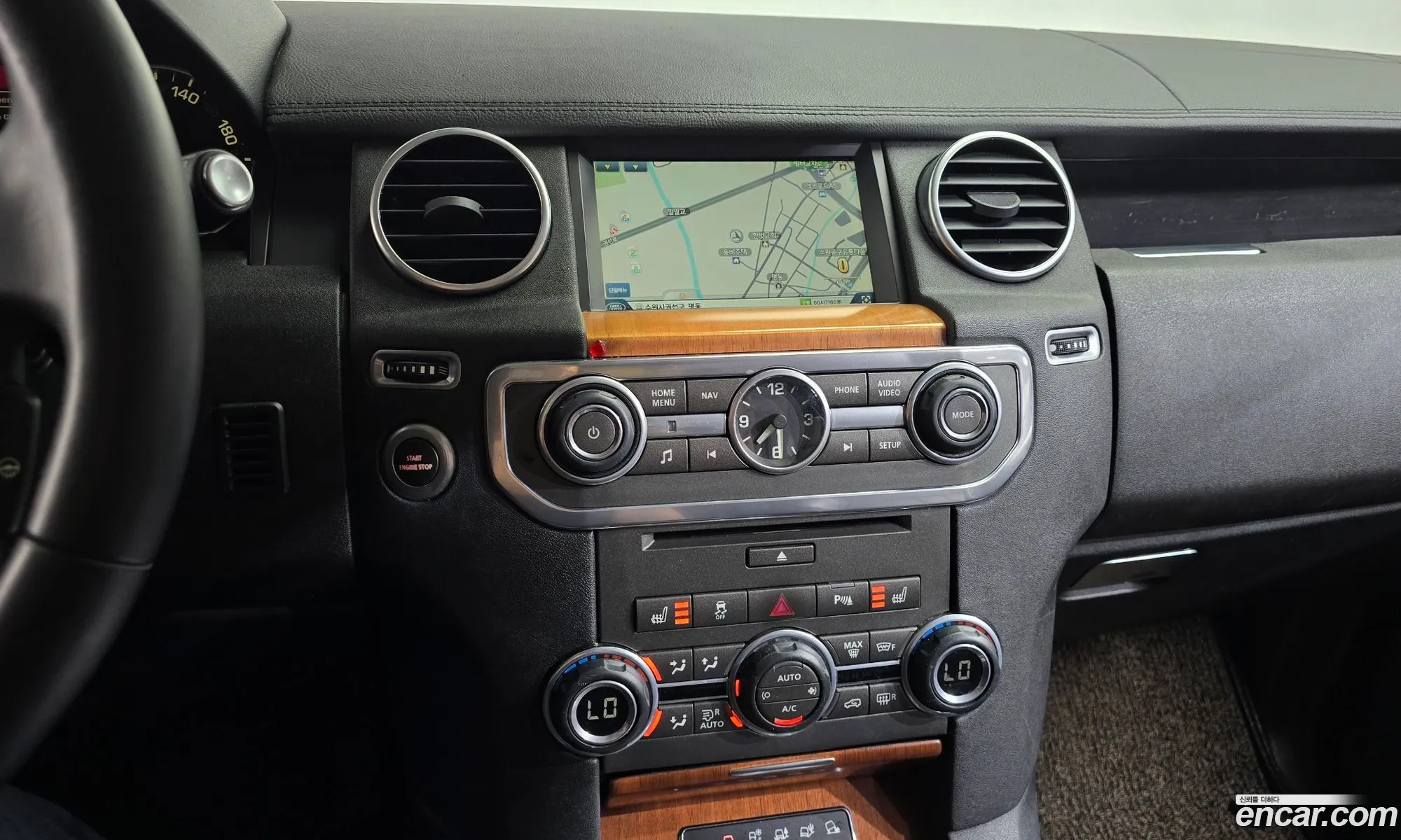 Land Rover Discovery 4 2013 SALLAAAG6DA699418 — 32