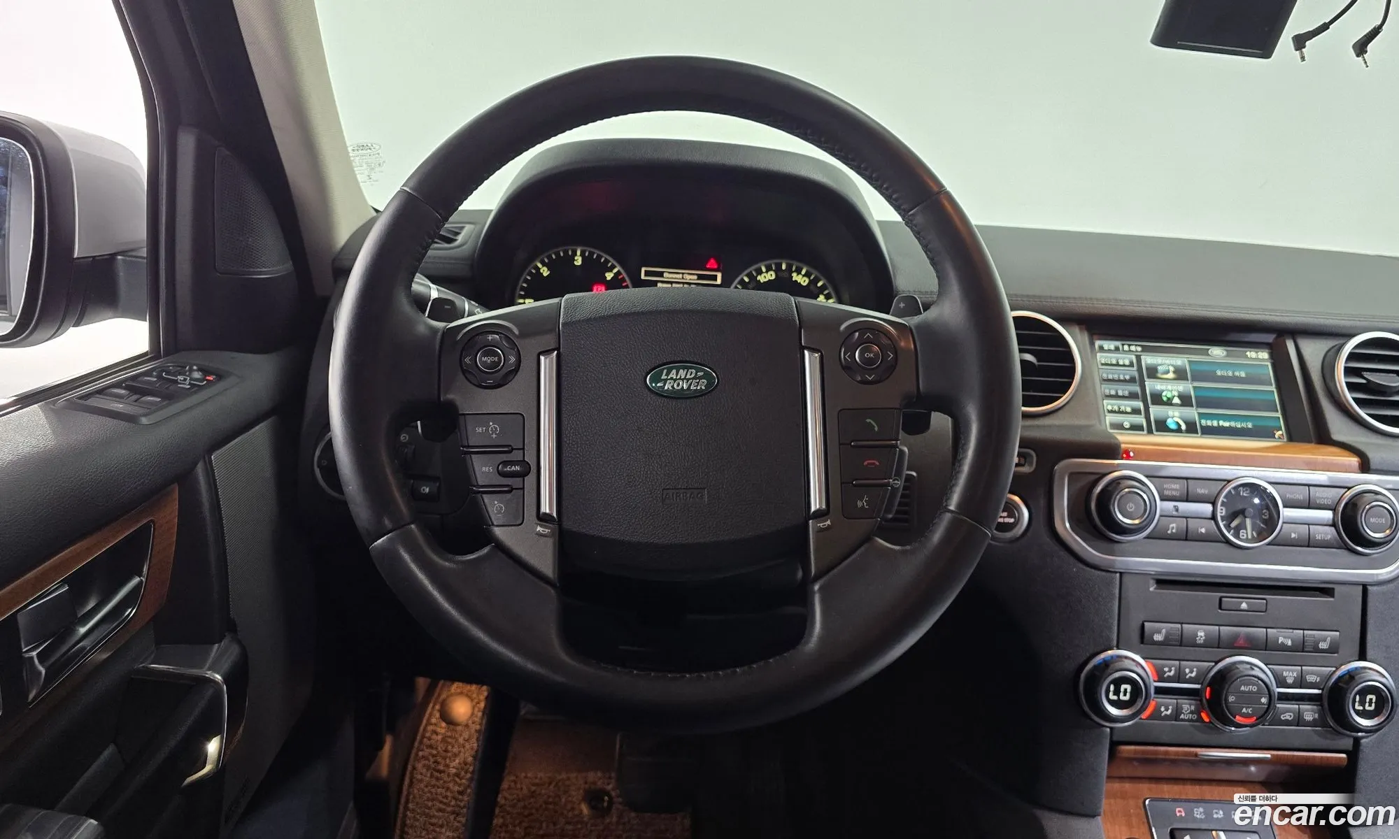 Land Rover Discovery 4 2013 SALLAAAG6DA699418 — 29