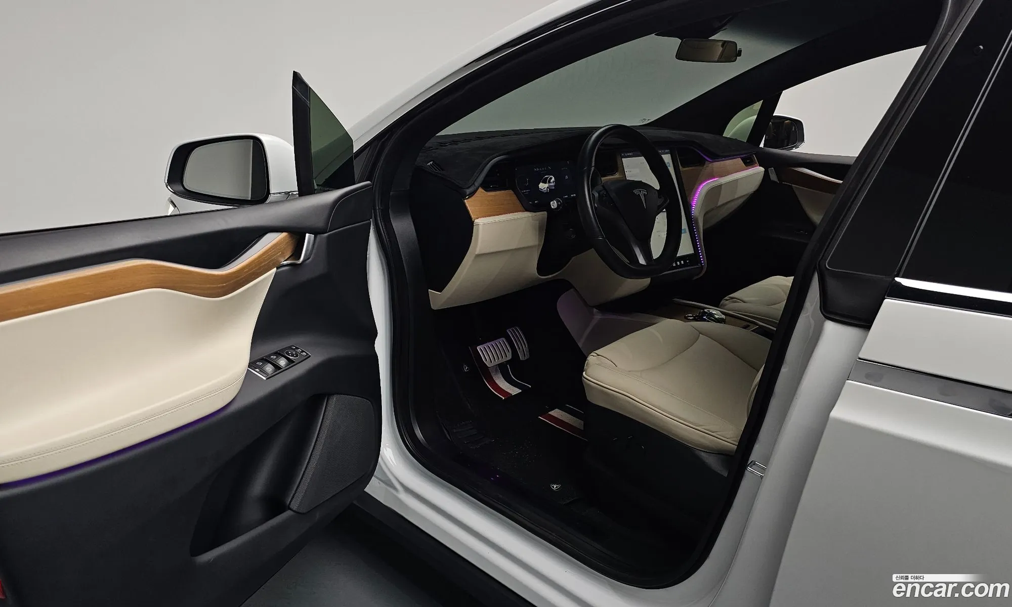 Tesla Model X 2020 — 32