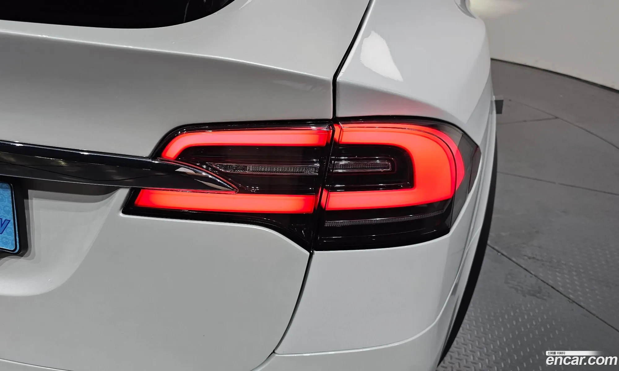 Tesla Model X 2020 — 26