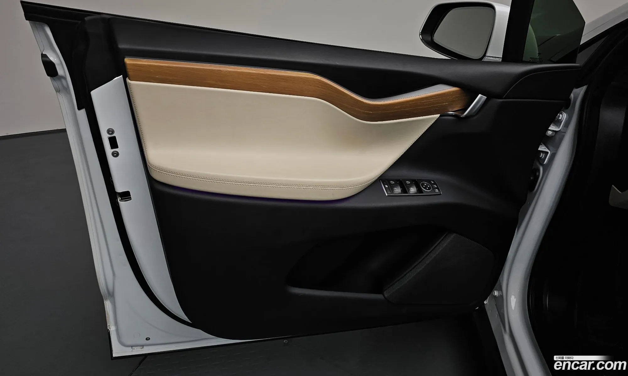 Tesla Model X 2020 — 8