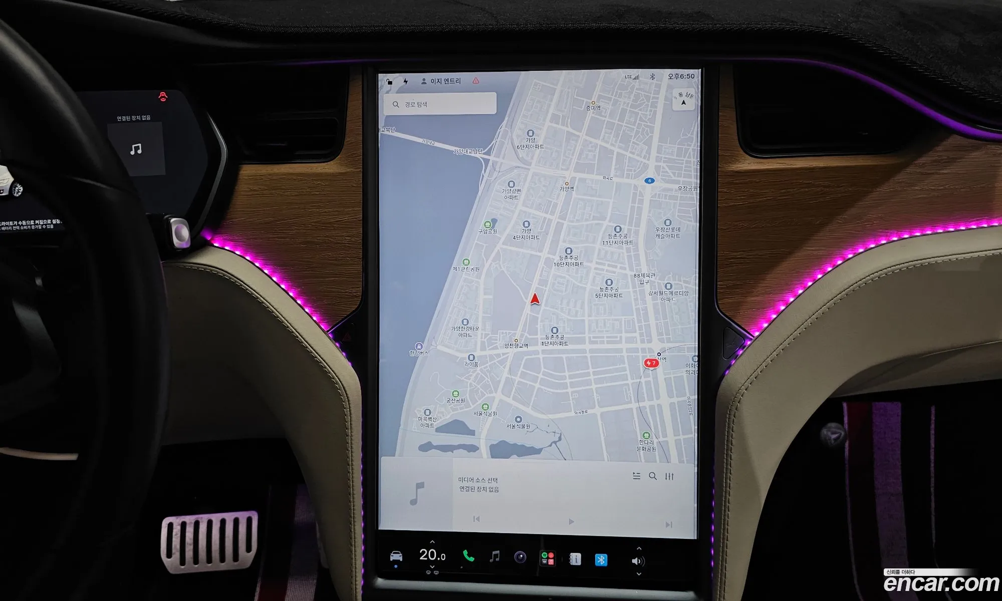 Tesla Model X 2020 — 15