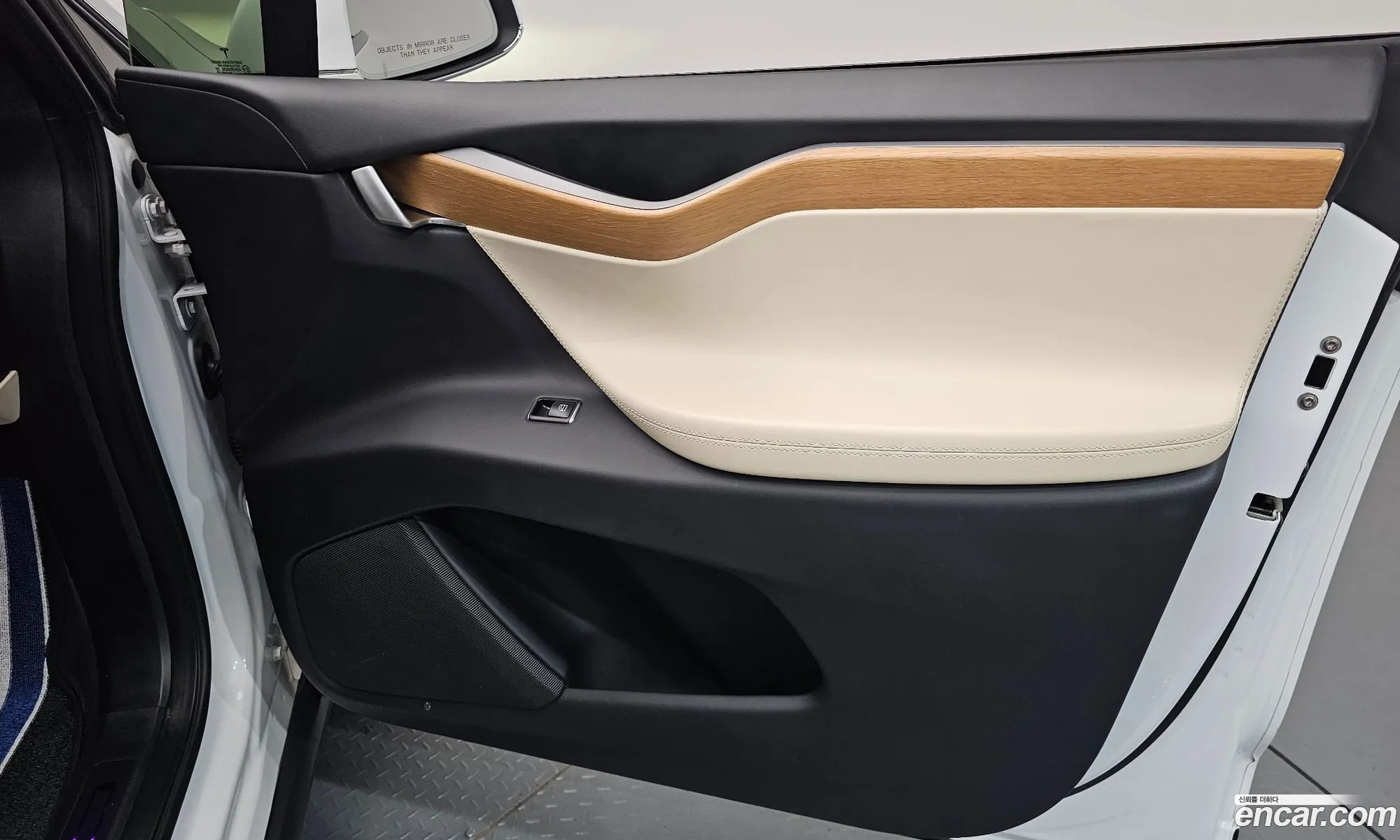 Tesla Model X 2020 — 27