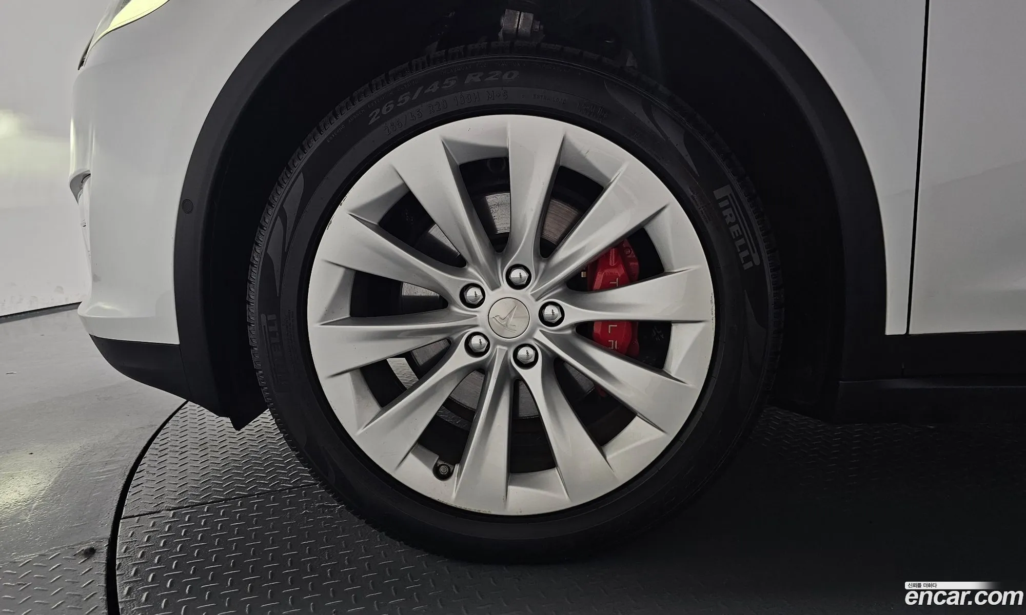 Tesla Model X 2020 — 25