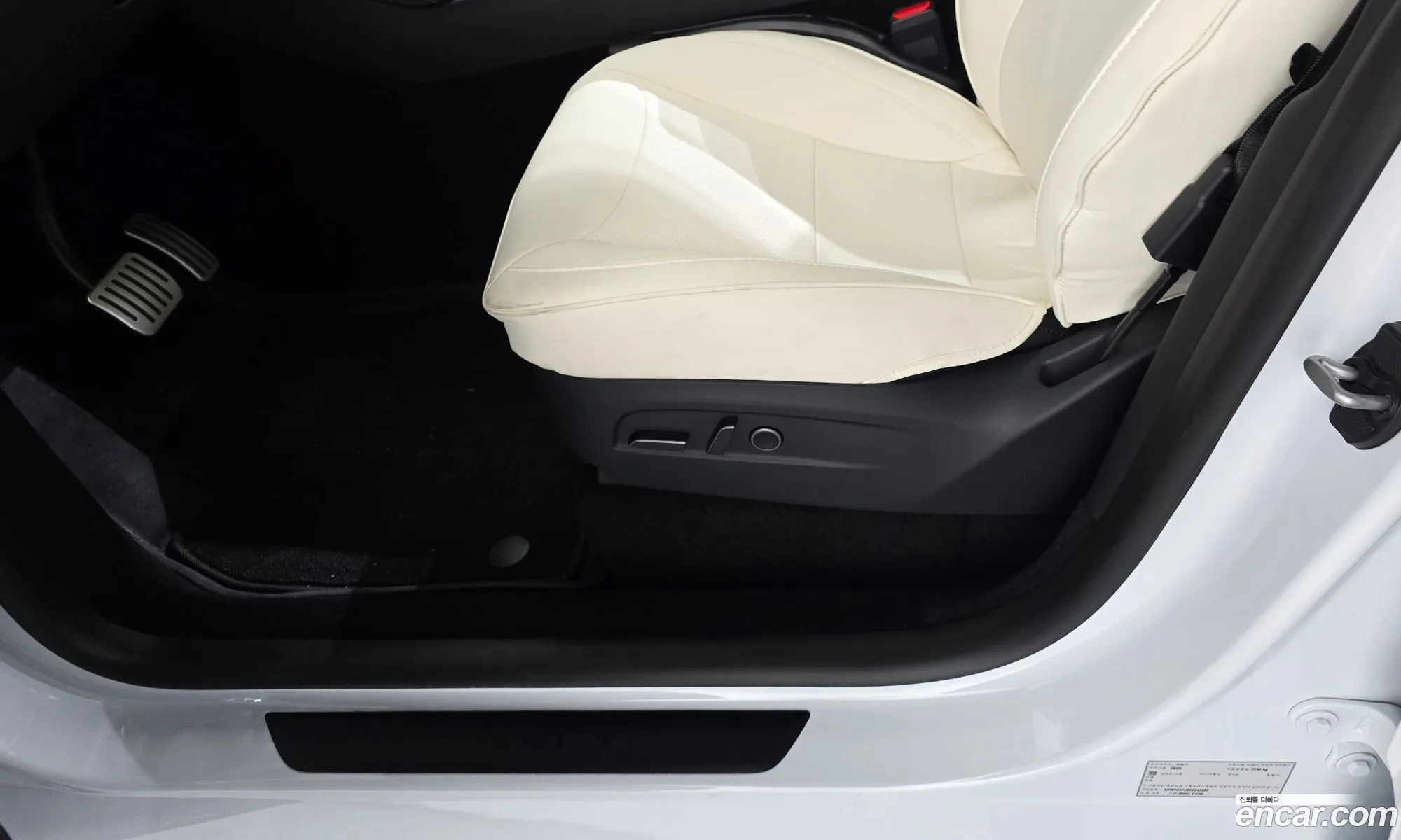 Tesla Model Y 2025 LRWYGCFJ0SC341803 — 27