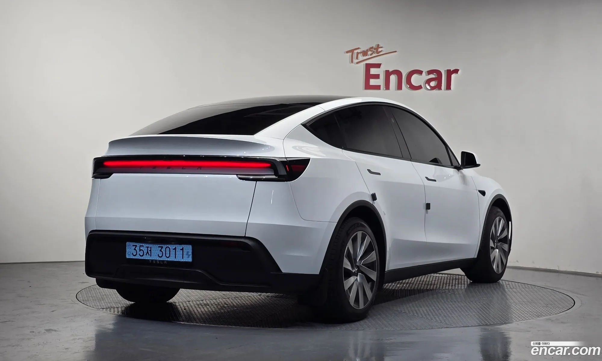 Tesla Model Y 2025 LRWYGCFJ0SC341803 — 26