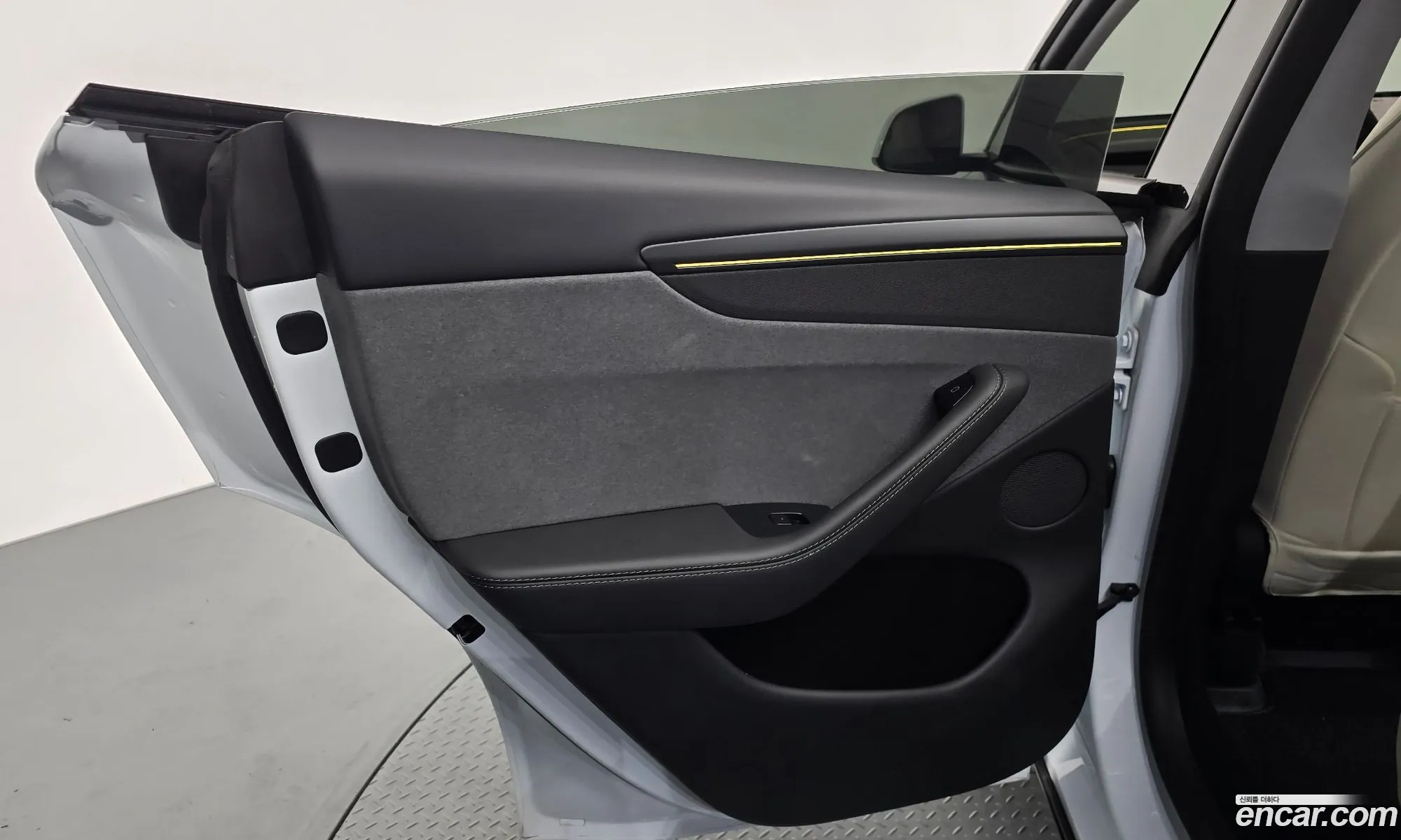 Tesla Model Y 2025 LRWYGCFJ0SC341803 — 23