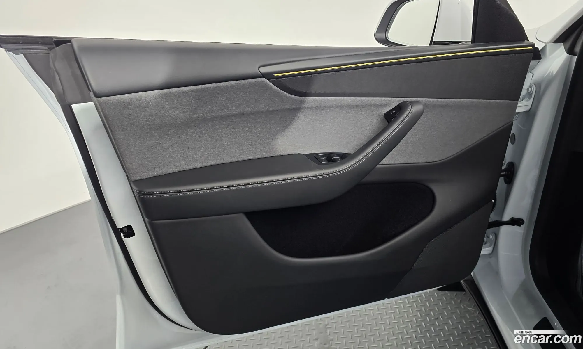 Tesla Model Y 2025 LRWYGCFJ0SC341803 — 8