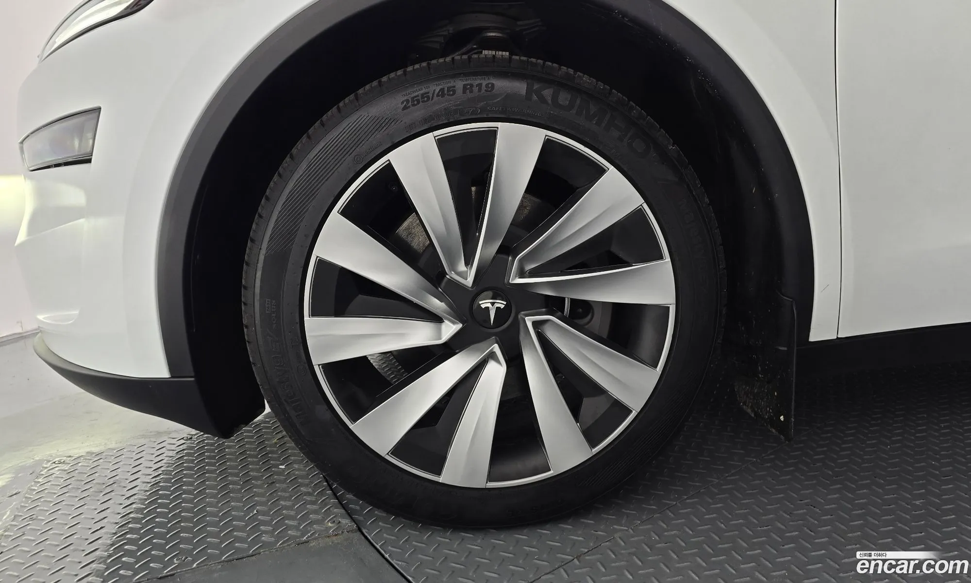 Tesla Model Y 2025 LRWYGCFJ0SC341803 — 14