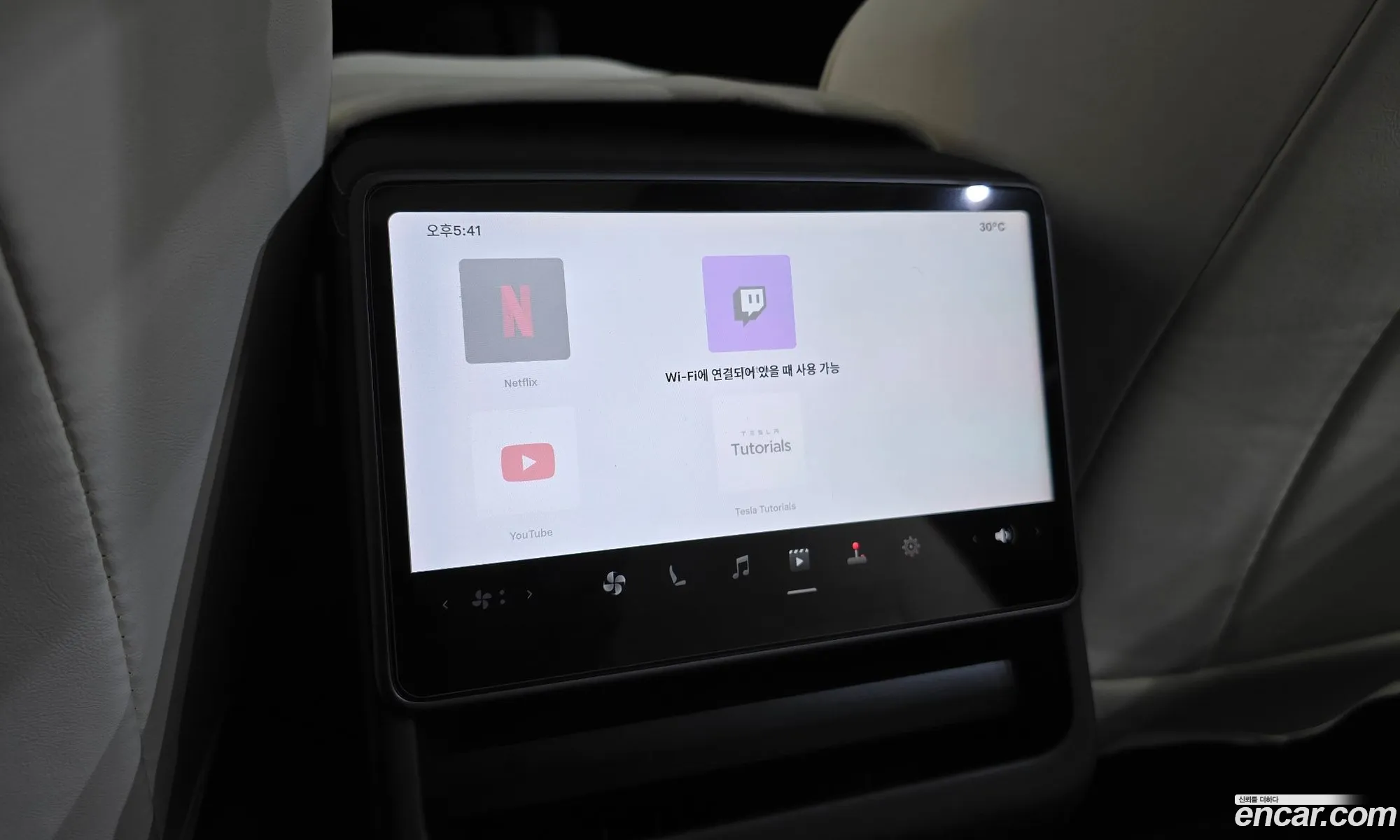 Tesla Model Y 2025 LRWYGCFJ0SC341803 — 21