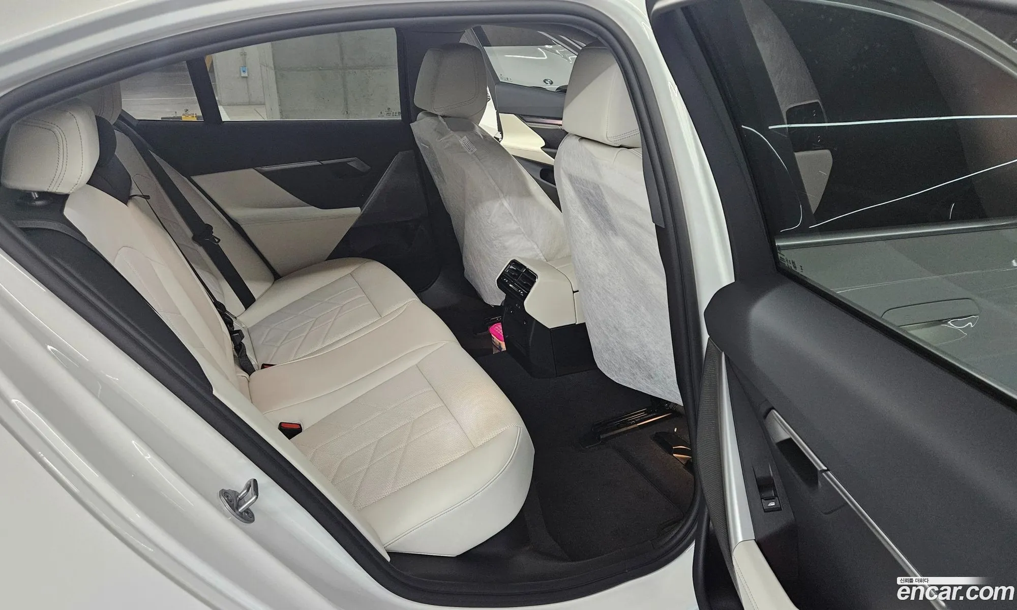 BMW 5 Series 2025 — 17