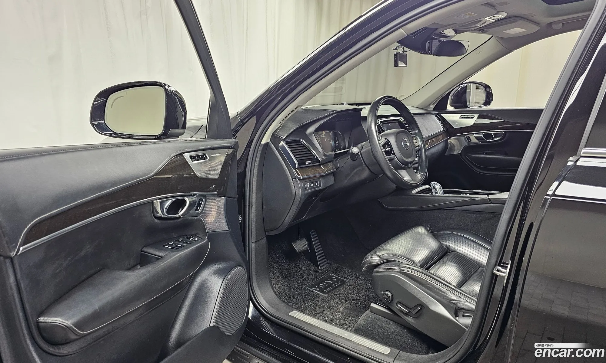 Volvo XC90 2016 YV1LFBC0DH1126582 — 3