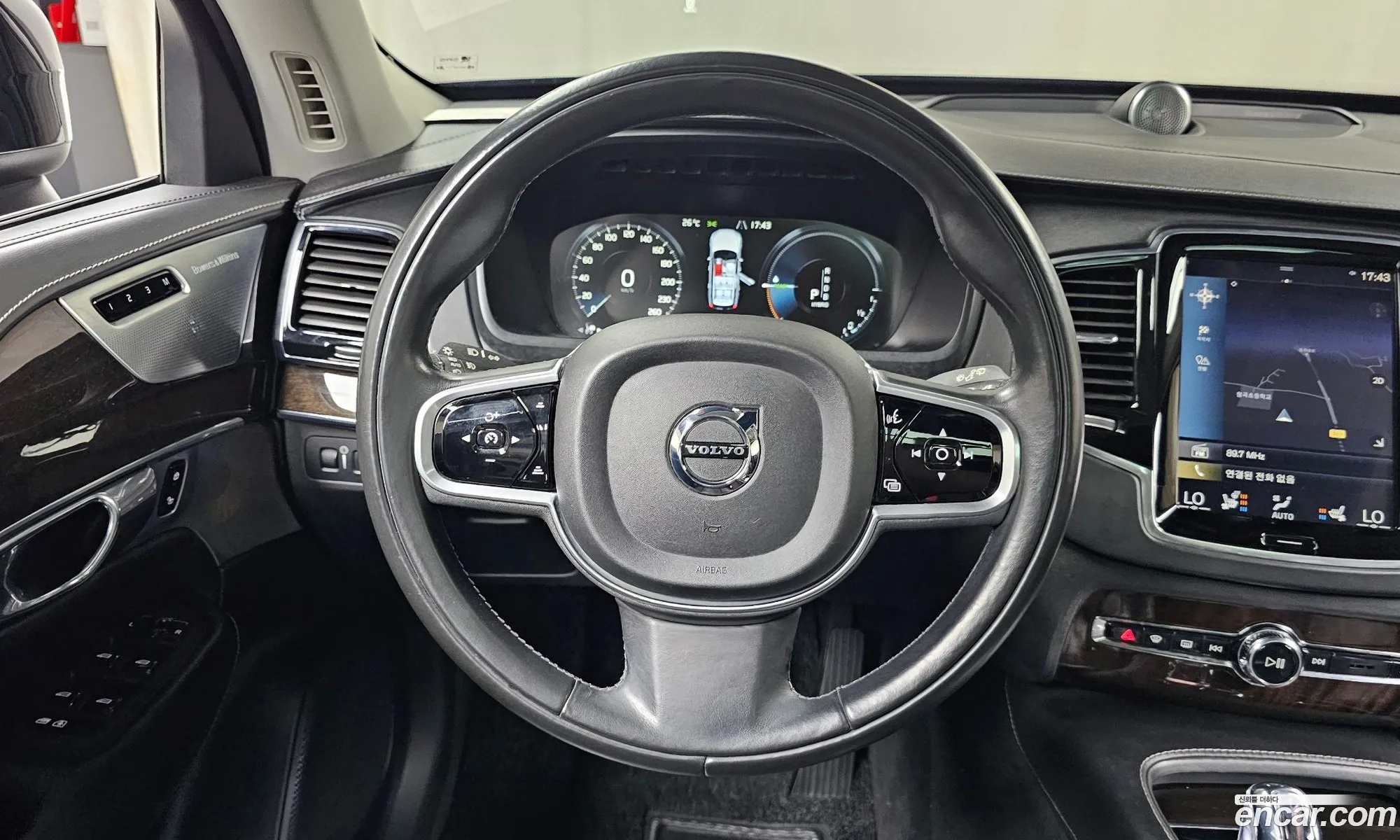 Volvo XC90 2016 YV1LFBC0DH1126582 — 2