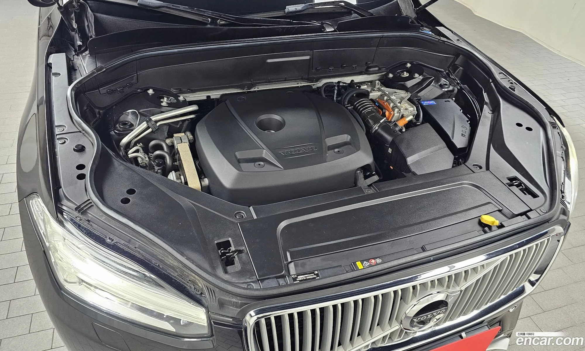 Volvo XC90 2016 YV1LFBC0DH1126582 — 17