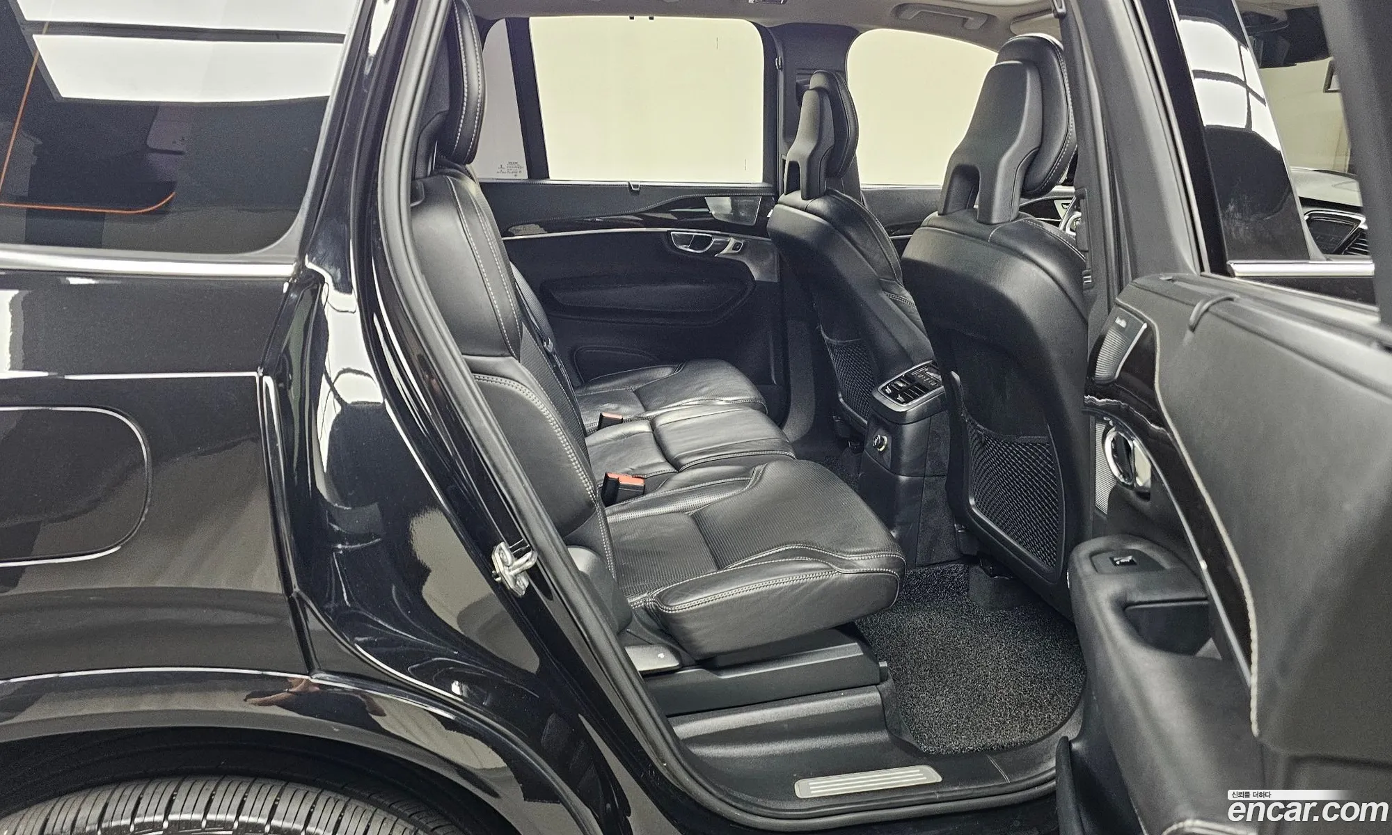 Volvo XC90 2016 YV1LFBC0DH1126582 — 10