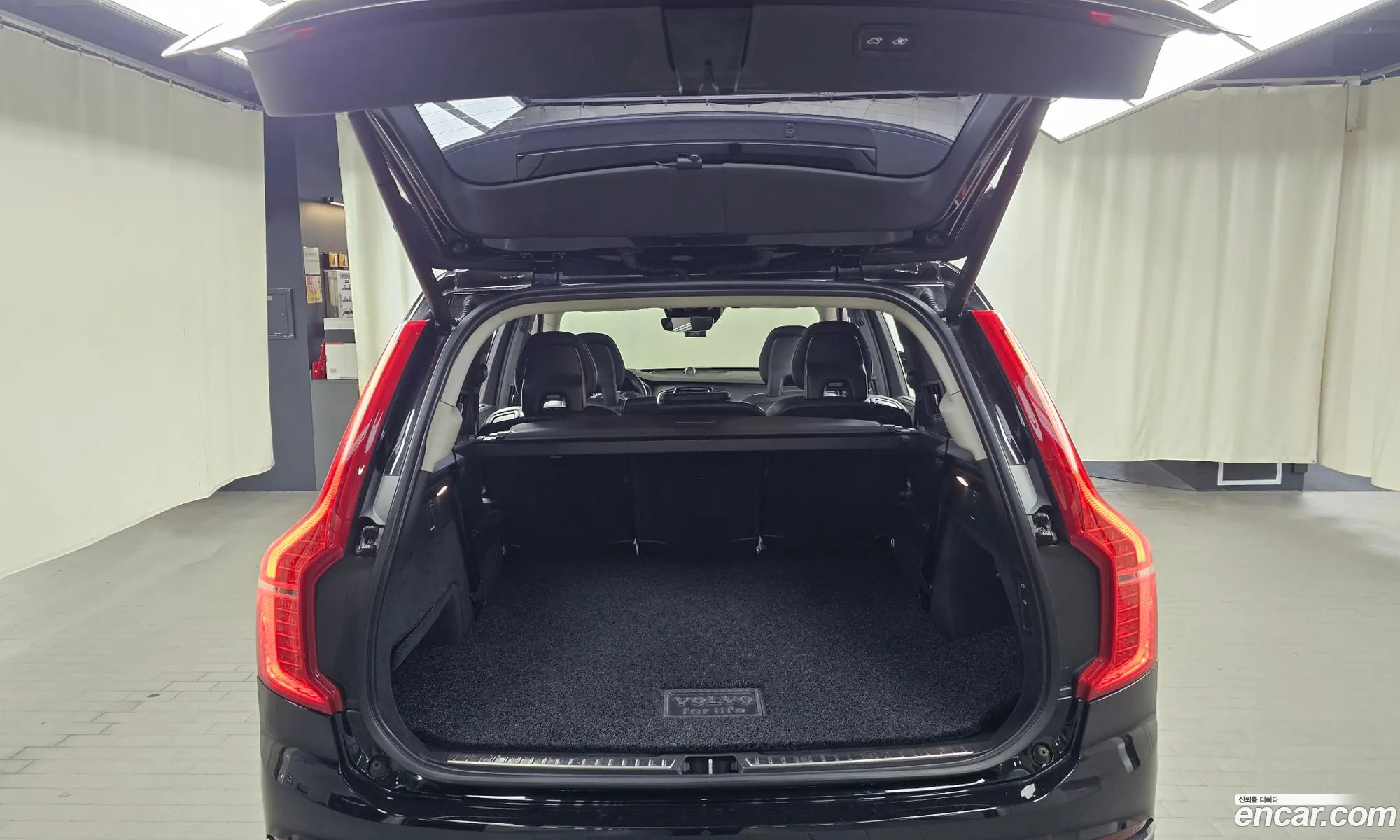 Volvo XC90 2016 YV1LFBC0DH1126582 — 8