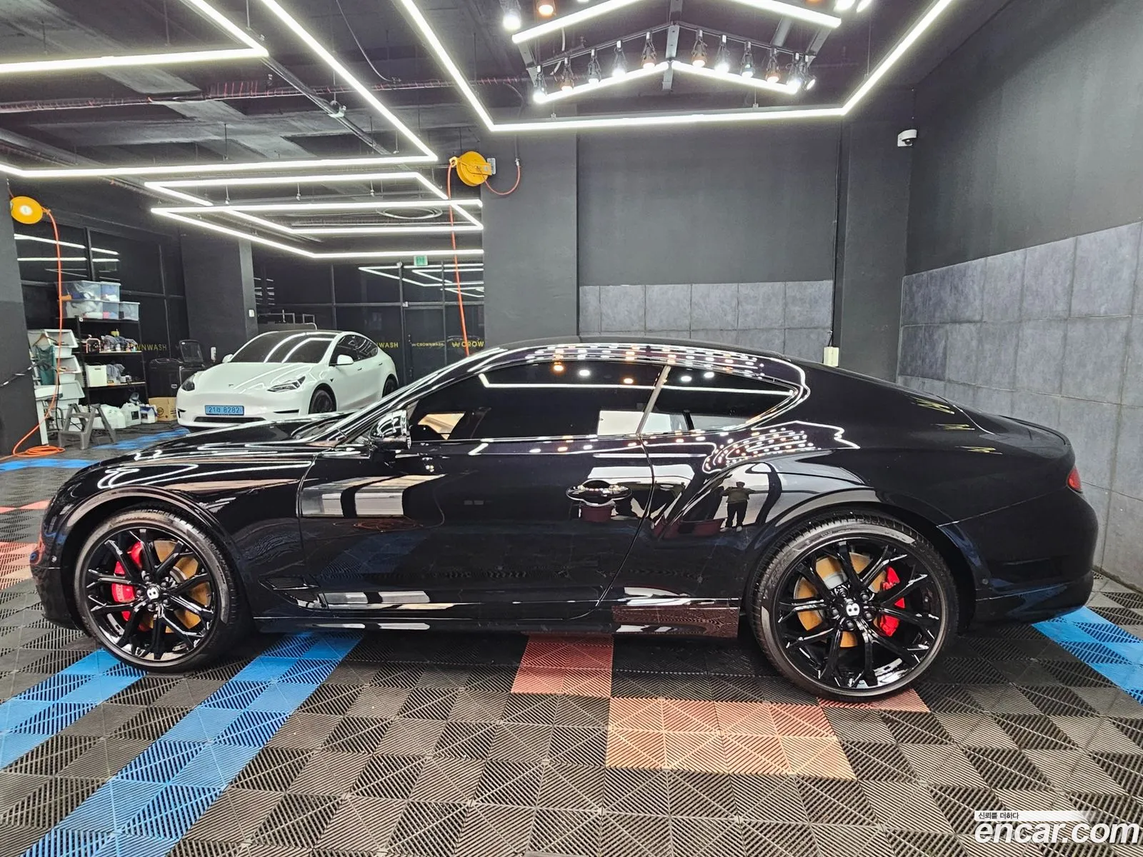 Bentley Continental GT 2023 — 19