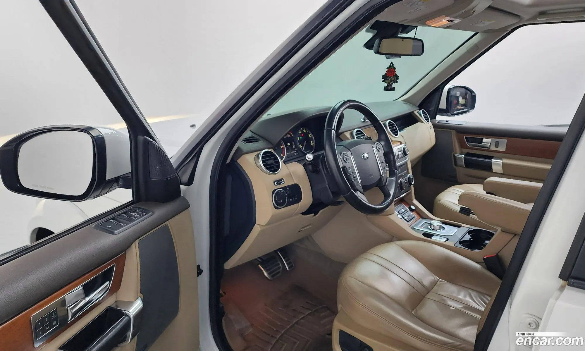 Land Rover Discovery 4 2016 SALLAAAG6GA811316 — 17