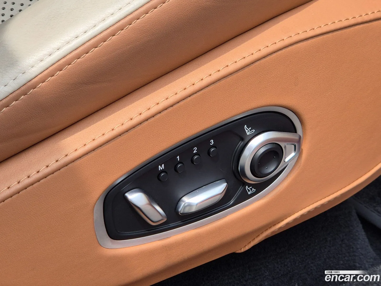 Aston Martin DBX 2022 — 18