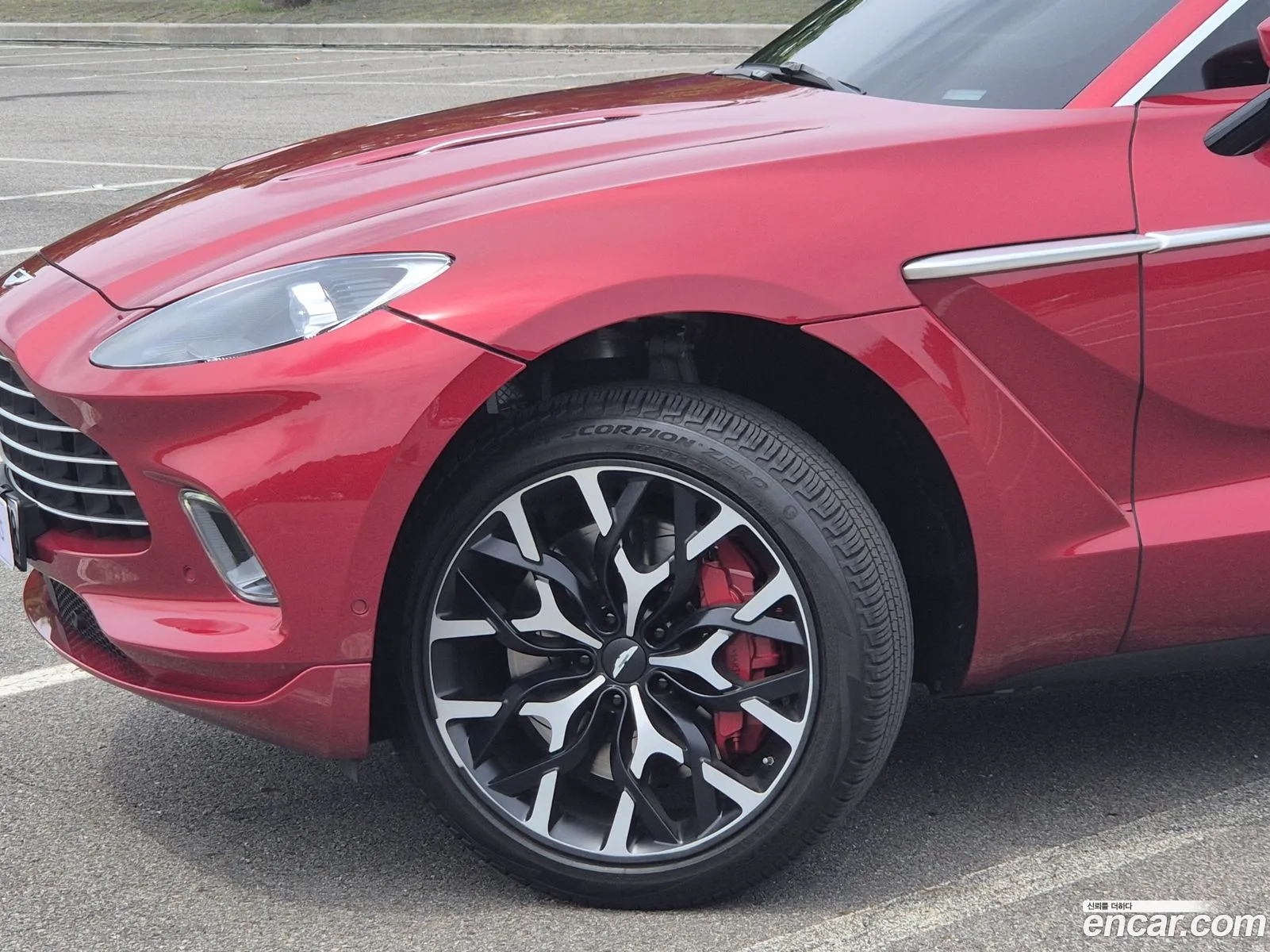 Aston Martin DBX 2022 — 11