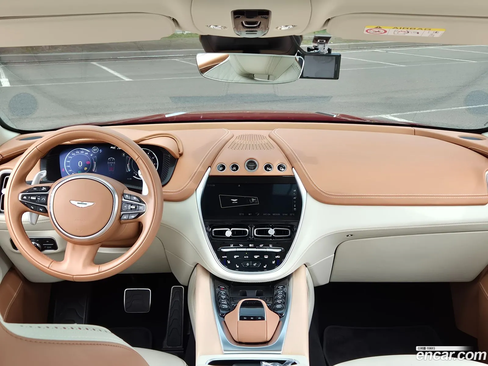Aston Martin DBX 2022 — 7