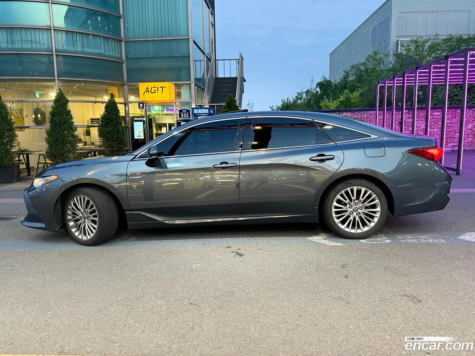 Toyota Avalon 2021 — 17