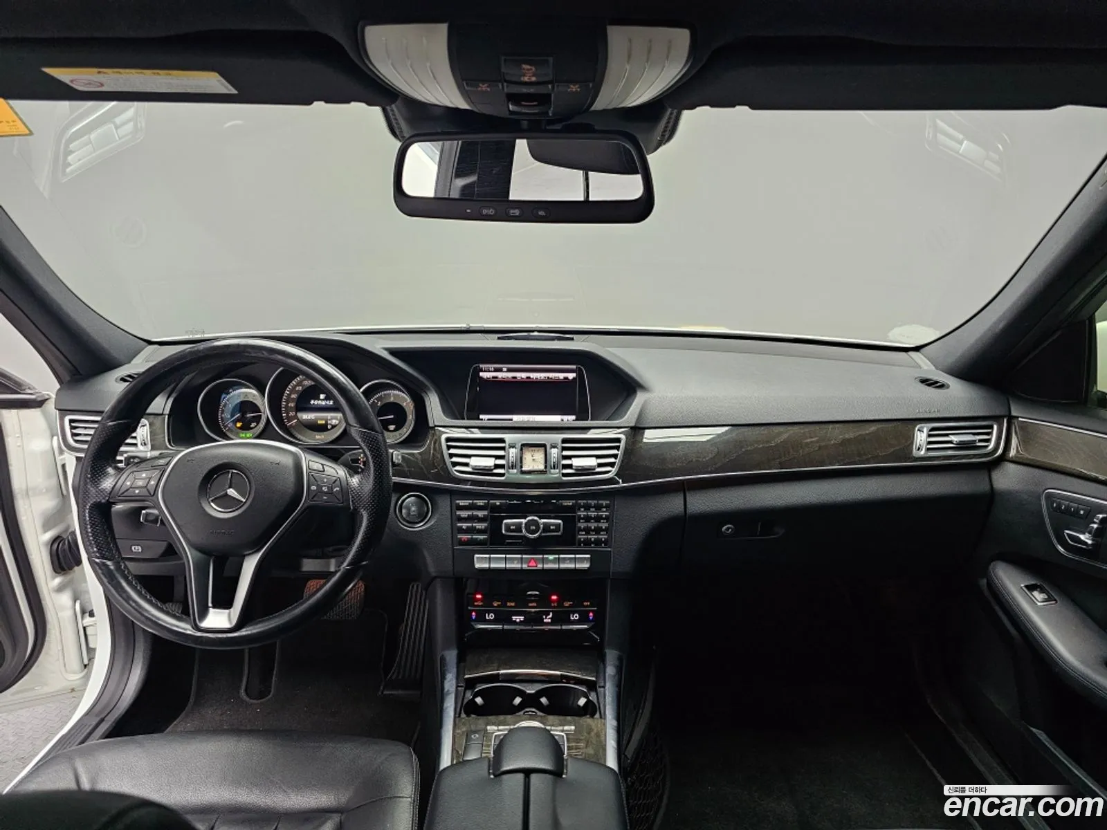 Mercedes-Benz E-Class W212 2013 — 12