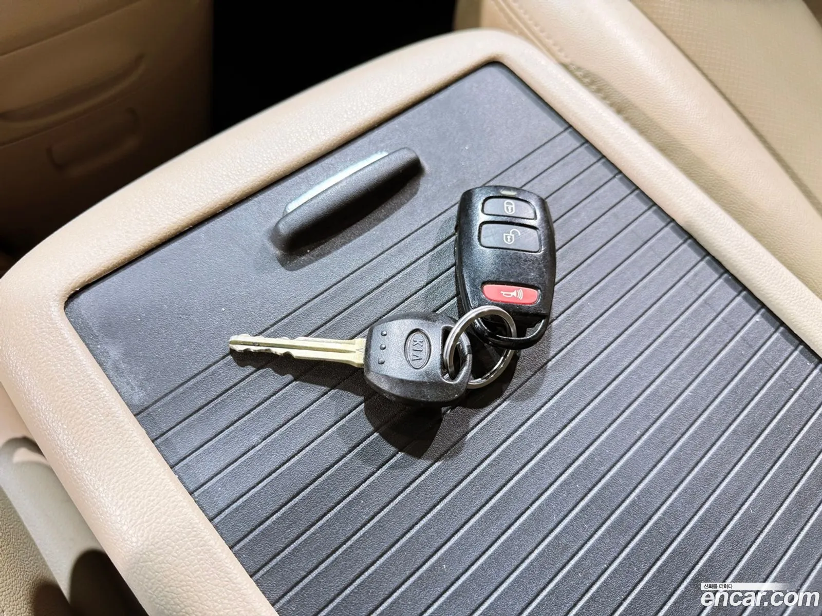 Kia Carnival R 2013 — 12