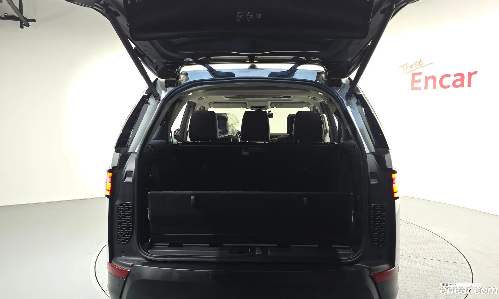 Land Rover Discovery 5 2019 — 13