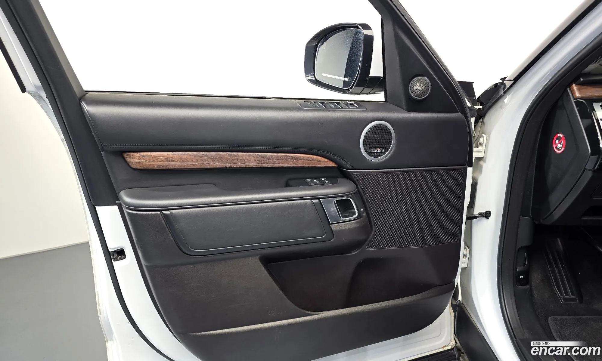 Land Rover Discovery 5 2019 — 23