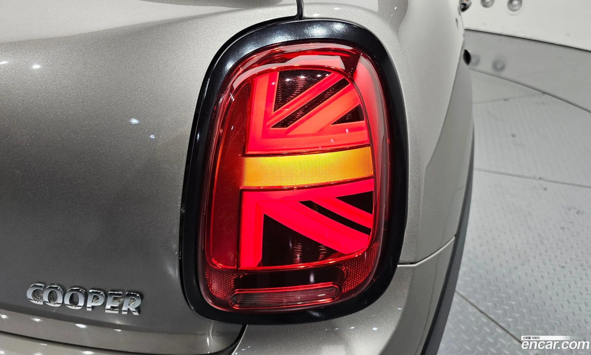 Mini Cooper Convertible 2017 WMWWG5107H3A80179 — 10