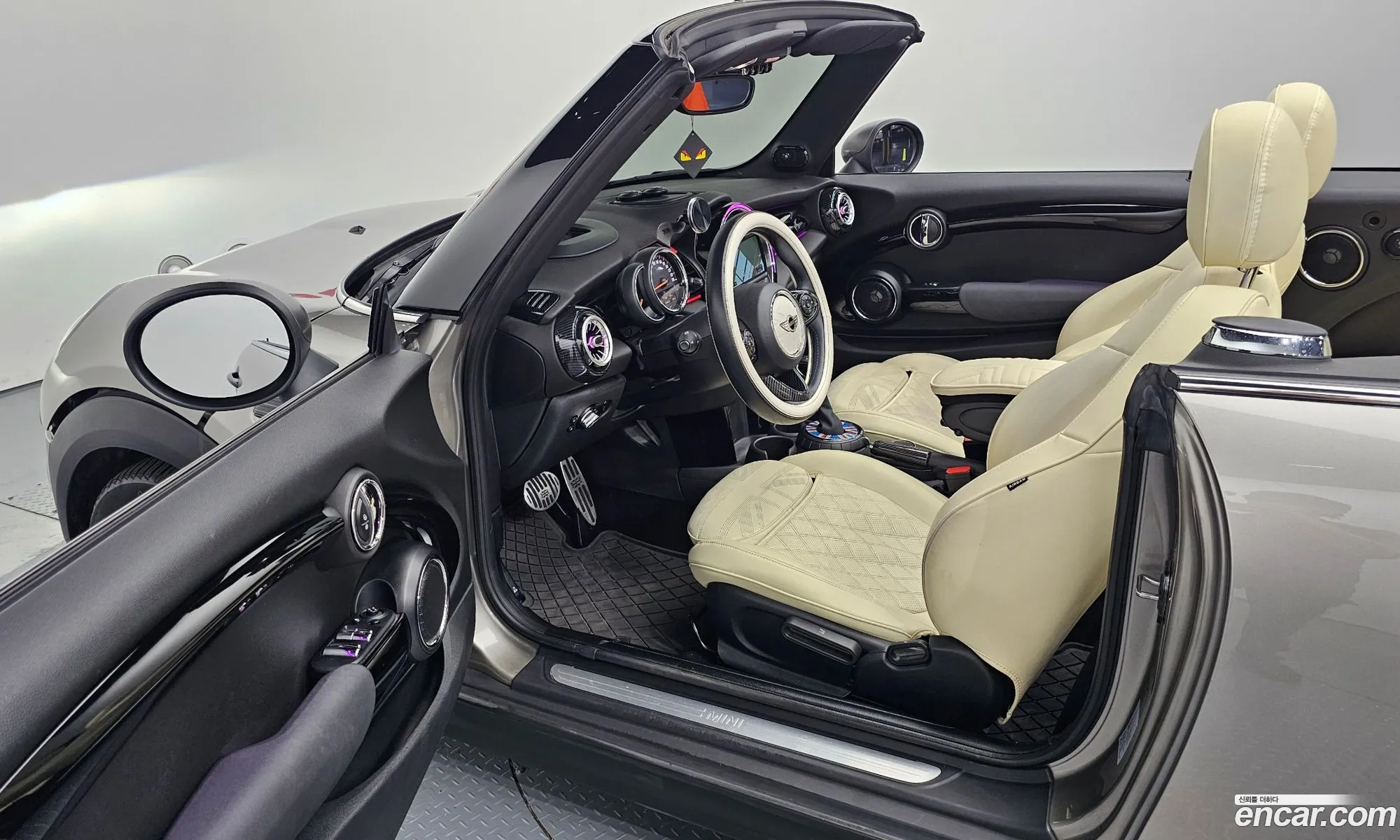 Mini Cooper Convertible 2017 WMWWG5107H3A80179 — 28