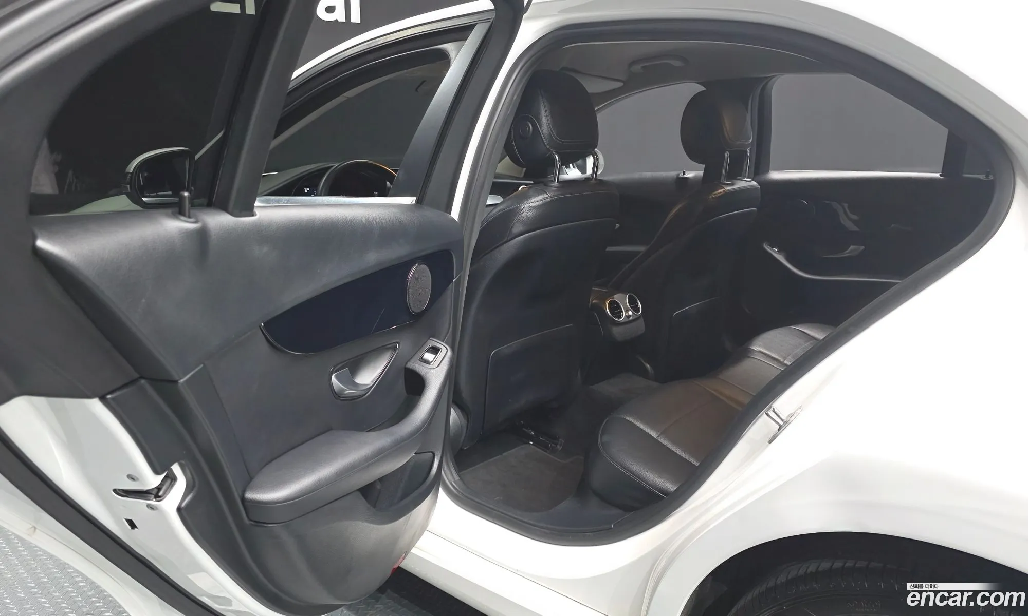 Mercedes-Benz C-Class W205 2019 — 13