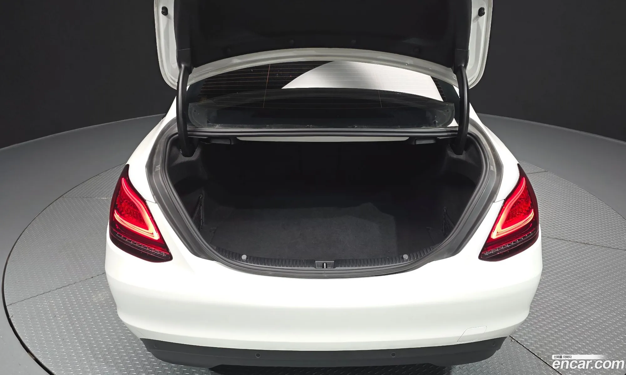 Mercedes-Benz C-Class W205 2019 — 21