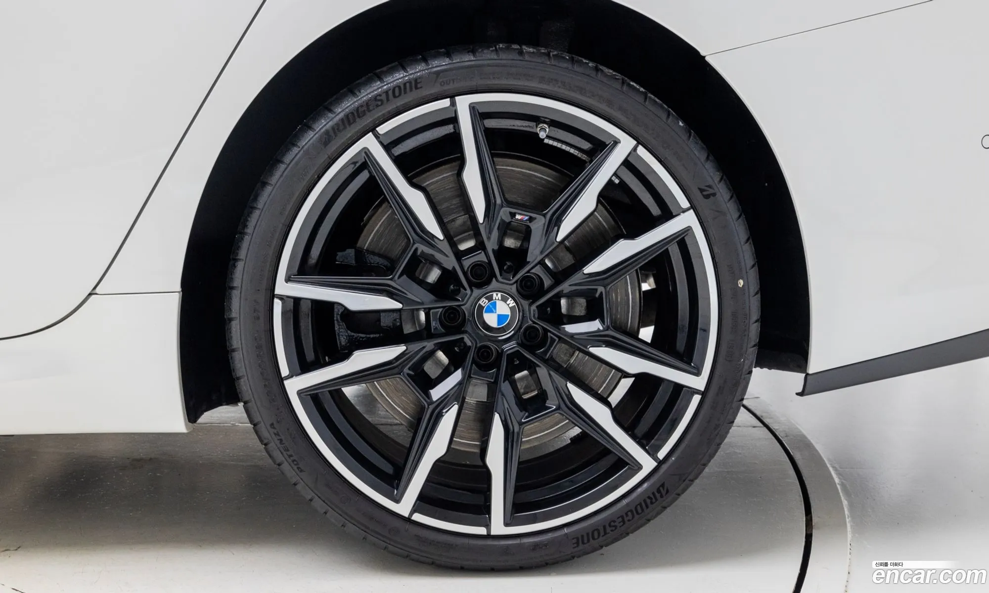 BMW 8 Series 2026 — 9
