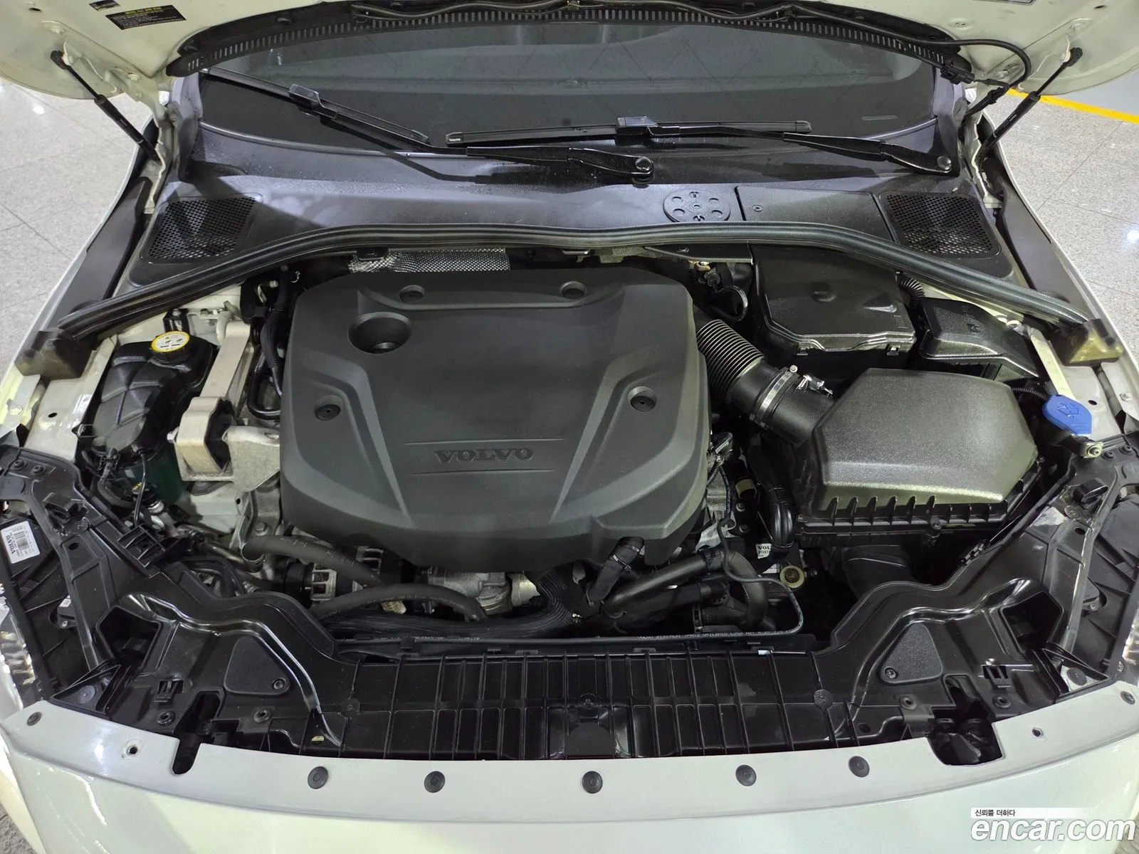 Volvo S60 2015 — 3