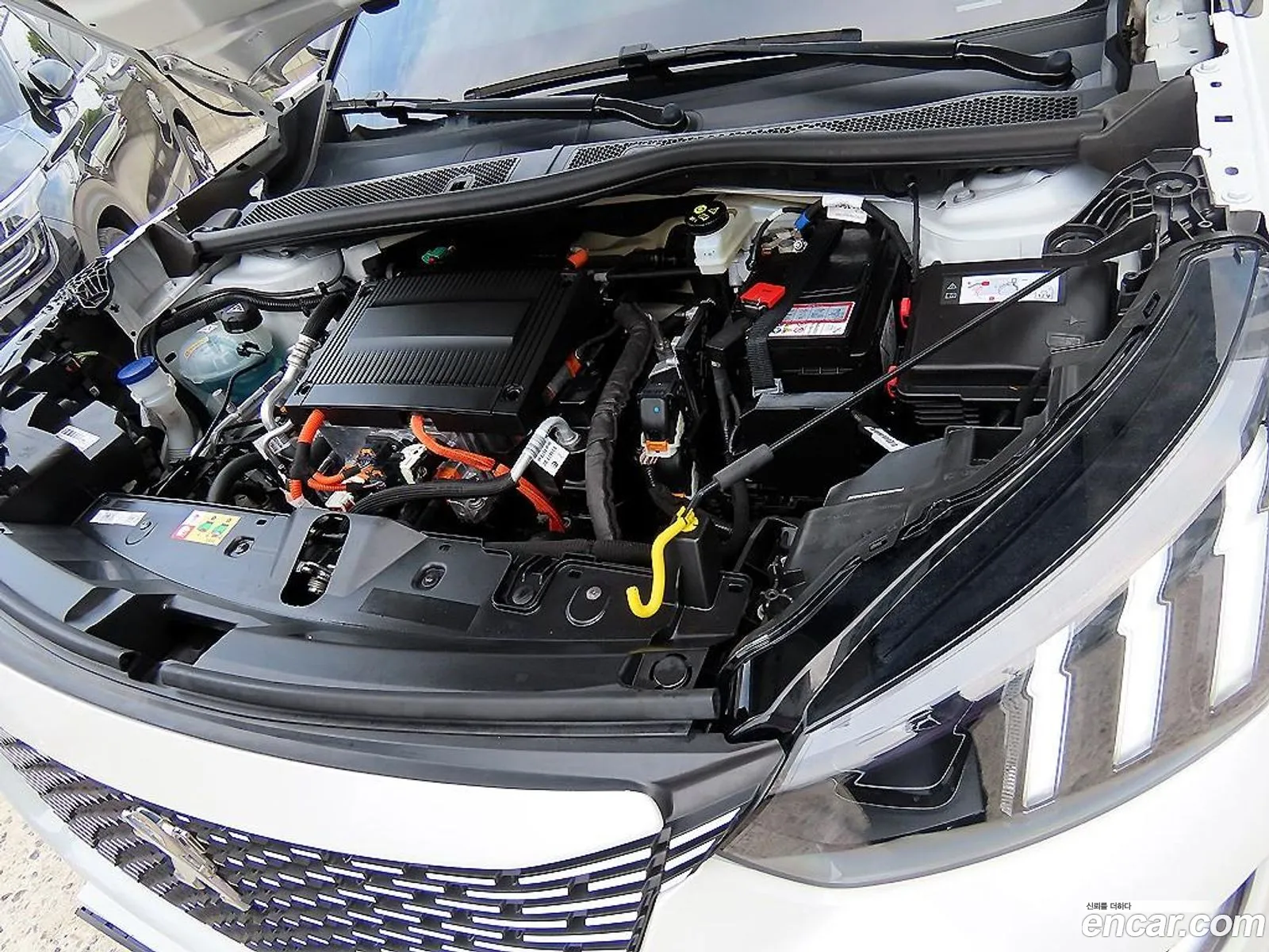 Peugeot e-2008 2023 — 9