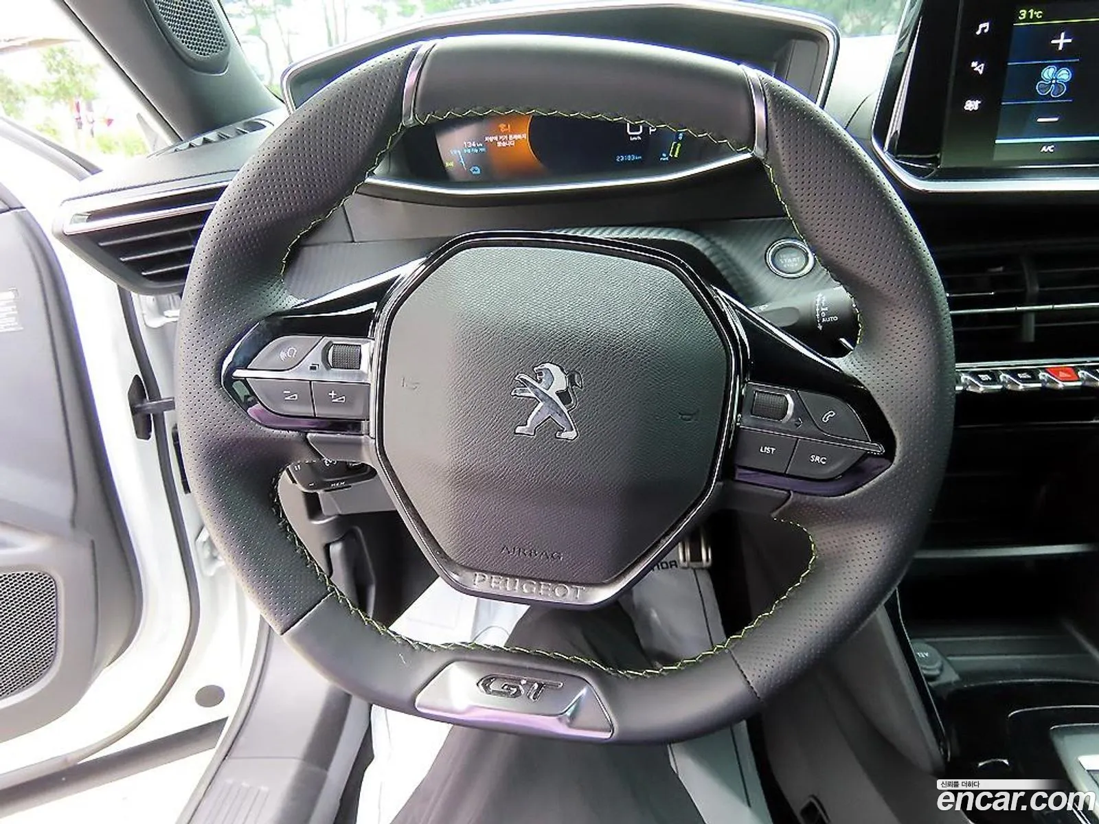 Peugeot e-2008